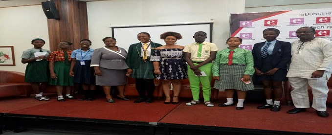 New Horizons Offers 3 Students Scholarship @ eBusiness Life Career Fair 2019