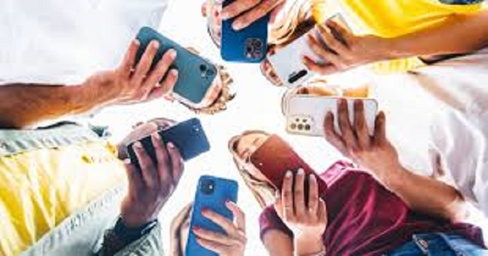 Gen Z Embraces AI for Social Media Spending