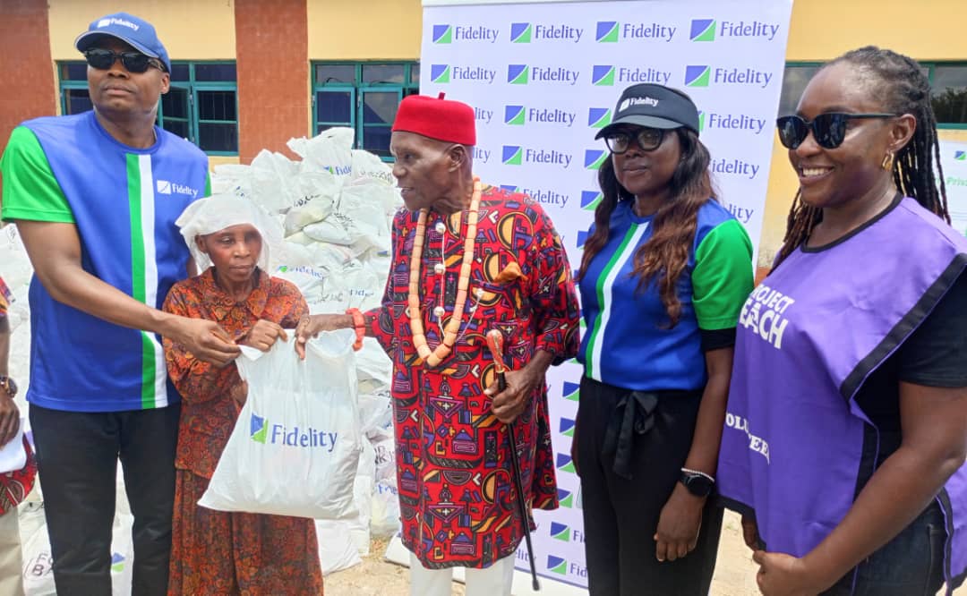 Fidelity Bank Strengthens CSR Efforts with Food Aid in Rivers State
